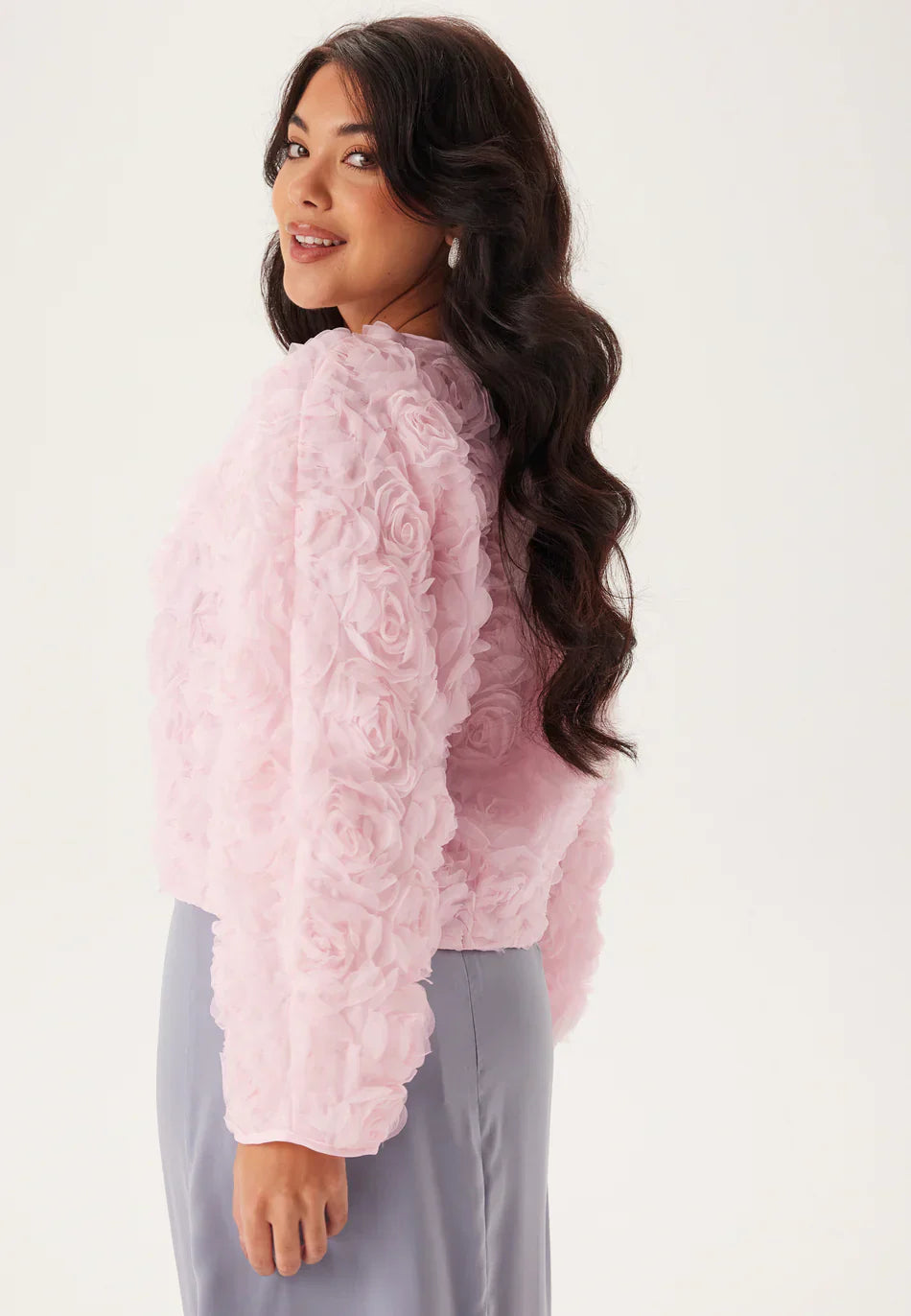 Veste Texturée Florale 3D | Rose Doux | Coupe Féminine Courte
