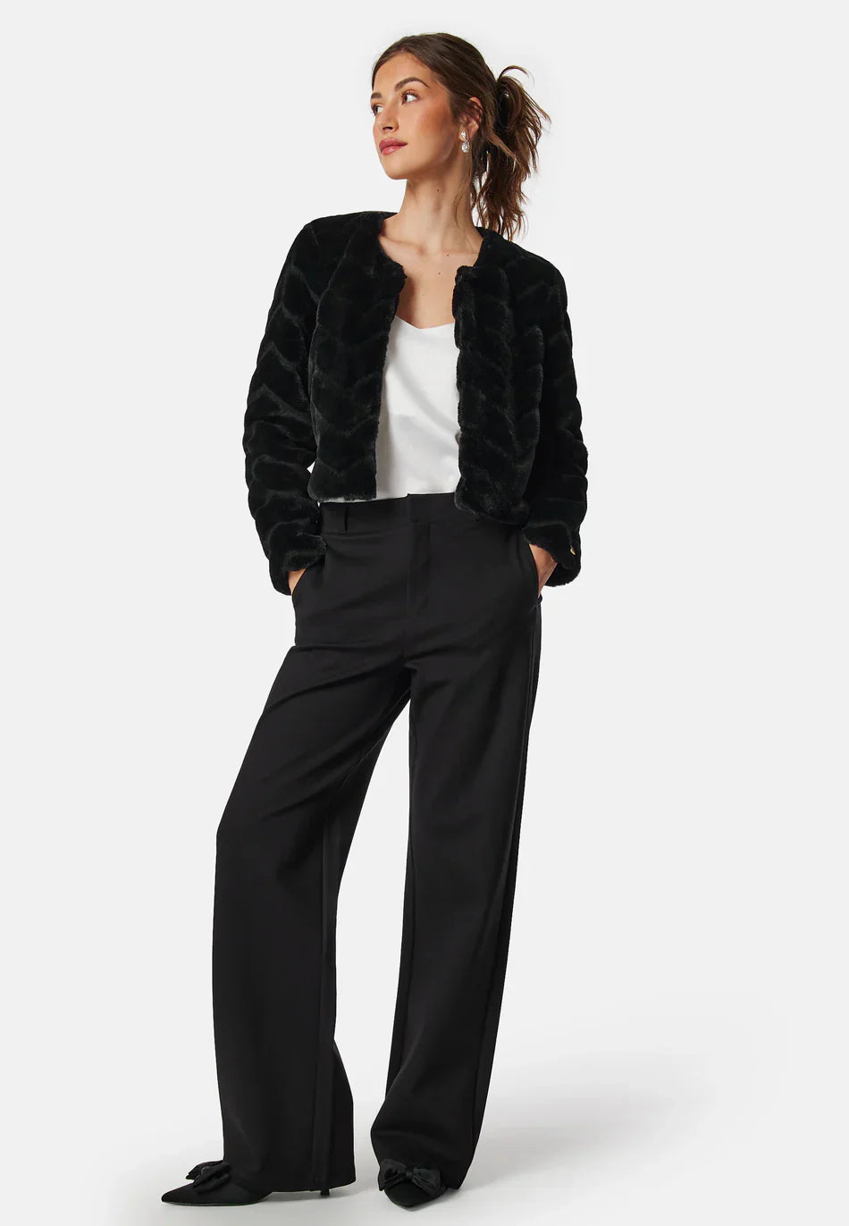 Veste Courte en Fausse Fourrure | Texture Douce | Couche Élégante