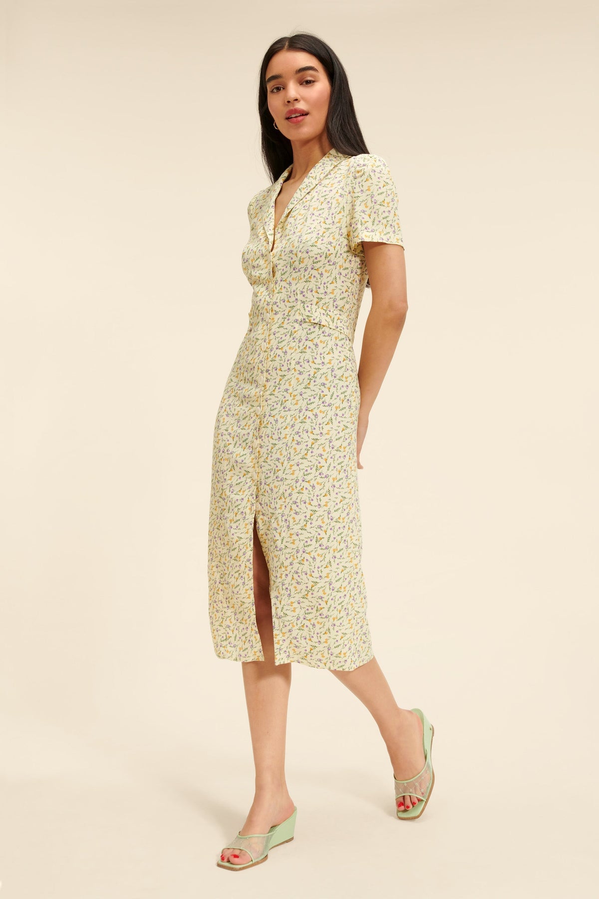 Robe Midi Florale en Mélange de Soie | Bouton Devant | Manches Courtes